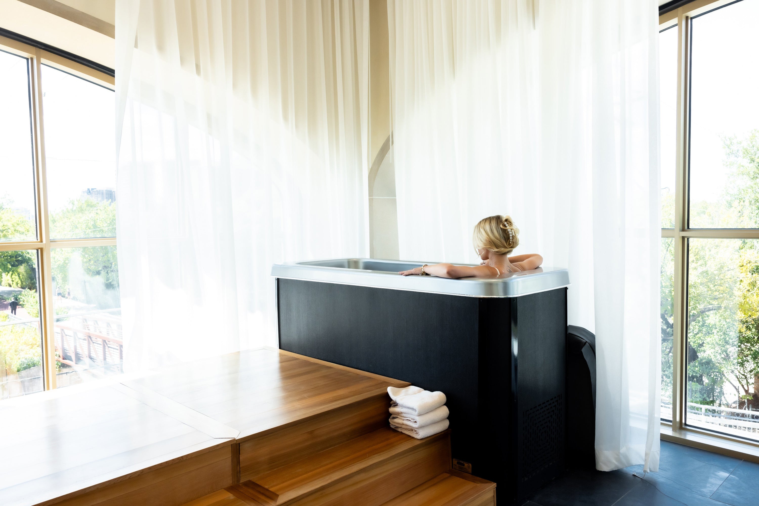 Hot/Cold Immersion: The Science Behind Contrast Therapy